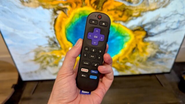 1764113836_roku-select-2025-remote.jpg