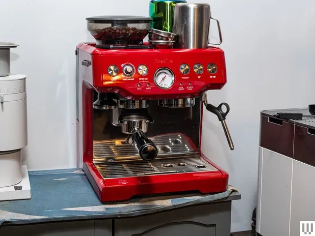 1764422184_Breville2520Barista2520Express2520IRL2520SOURCe2520Julian2520Chokkattu.png
