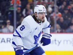 Chris Tanev, do Maple Leafs, patina no treino, ‘progredindo’ após lesão