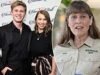O chocante comando online de Terri Irwin para Robert e Bindi após o vídeo da bomba F desaparecer sem deixar vestígios