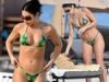 Chantel Jeffries, ex de Justin Bieber, mostra uma figura de cair o queixo em um biquíni estreito enquanto está em Miami Beach