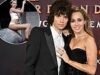 Miley Cyrus finalmente a deixa feliz para sempre depois de um casamento ‘desastre’, uma amarga rivalidade familiar e sua casa pegando fogo – enquanto ela anuncia o noivado com Maxx Morando