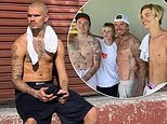 Romeo Beckham posa sem camisa em nova foto – depois que seu irmão Cruz estendeu um ramo de oliveira para seu irmão distante, Brooklyn