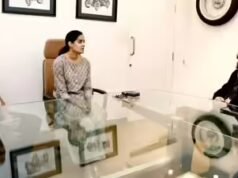 Kamal Haasan visita a casa de AVM Saravana ao retornar a Chennai