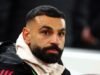 Mo Salah no banco do Liverpool NOVAMENTE enquanto Arne Slot faz uma ligação para Alexander Isak contra o Leeds