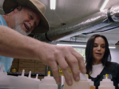 Proprietários de Panteras ajudam a fazenda de abelhas da Carolina do Norte a se recuperar após o furacão Helene