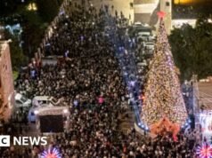 Árvore de Natal de Belém iluminada pela primeira vez desde o início da guerra em Gaza