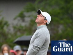 Esperanças de Rory McIlroy no Aberto da Austrália escorregam em casca de banana descartada