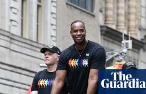 Jason Collins, o primeiro jogador assumidamente homosexual da NBA, diz que tem um ano de vida após o diagnóstico de tumor cerebral