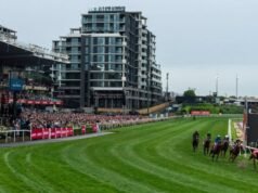 Pista de corrida de cavalos icônica reduzida a escombros após mais de 100 anos