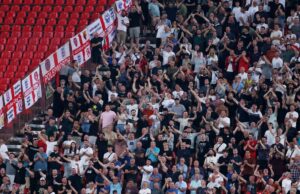 FIFA acusada de ‘trair’ torcedores ingleses com preços ‘exorbitantes’ de ingressos para a Copa do Mundo