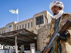 Combates mortais na fronteira eclodem entre o Paquistão e o Afeganistão