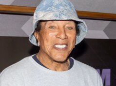 Acusadores de Smokey Robinson foram condenados a entregar telefones celulares