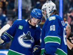 Elenco inesperado lidera o desempenho corajoso de Canucks em uma vitória surpreendente