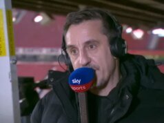 Gary Neville afirma que o Chelsea não alcançará o Arsenal devido a três problemas no elenco