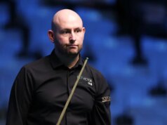 John Higgins e Ronnie O’Sullivan trabalham por trás da surpreendente corrida do Aberto da Escócia