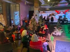 Este antigo quartel-general de tecnologia agora abriga um bar pop-up élfico para as férias