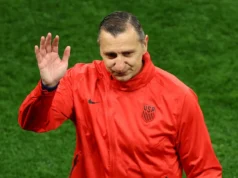Técnico de futebol feminino dos EUA, Vlatko Andonovski, renuncia após a pior Copa do Mundo da seleção