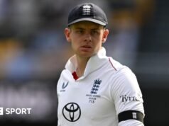 Smith desfere um golpe inicial na história de dois goleiros do Ashes