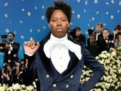 Proeminente dramaturgo norte-americano preso no Japão por suposto contrabando de ecstasy