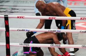 Anderson Silva pega Tyron Woodley com socos brutais em vitória por nocaute técnico