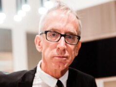 Andy Dick bebe álcool de manhã à noite, não usa tantas drogas