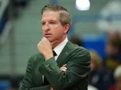 Manhattan cai no last contra Furman e cai para 4-8