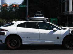 Autoridades expandem investigação sobre Waymo sobre robotáxis circulando em ônibus