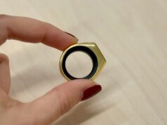Experimentei um anel inteligente que capturou meus pensamentos e reproduziu minha voz – foi mais alucinante do que o esperado