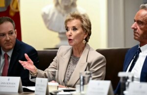 McMahon conta a história de tranquilizar os pais com necessidades especiais de que o financiamento continuará à medida que o departamento diminui