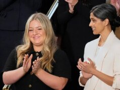 Comediante transgênero enfrenta reação negativa por zombar da lesão cerebral de Payton McNabb causada por jogador de vôlei