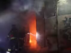 Guerra Rússia-Ucrânia: Moscou ataca o centro ferroviário de Kiev em um ataque noturno de drones e mísseis; trens cancelados, instalações de energia atingidas