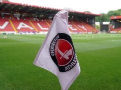 Charlton x Portsmouth abandonado enquanto torcedor morre tragicamente